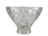 un saladier en verre transparent orné d'un motif