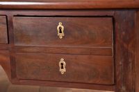 Bureau double face en acajou et placage d'acajou, ouvrant en… (photo 2)