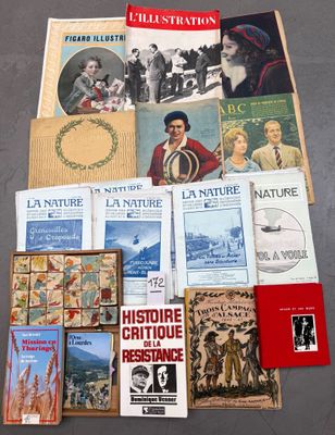 un grand nombre de livres posés sur le sol