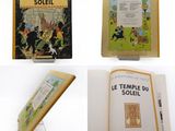 trois livres posés sur une surface blanche ; l'un est ouvert et l'autre est fermé