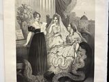 une photo en noir et blanc d'une femme en robe