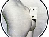 la photo d'une photo représentant un homme tenant une carte à jouer