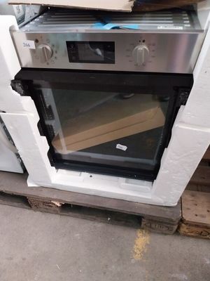 une boîte posée sur un four, sur laquelle est posée une autre boîte
