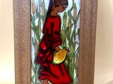 la photo d'une femme en robe rouge