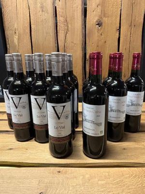 18 bouteilles de vin rouge, comprenant :