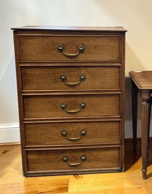 Chiffonnier cinq tiroirs en noyer et sapin. XXème siècle. - Photo 1