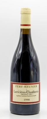 une bouteille de vin posée sur une table