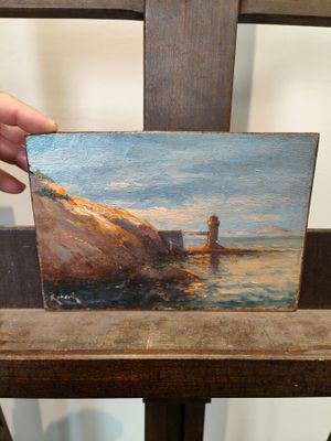 Quelqu'un est en train de peindre le portrait d'une personne assise sur une chaise