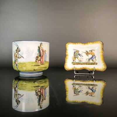 two cups that are sitting on a table