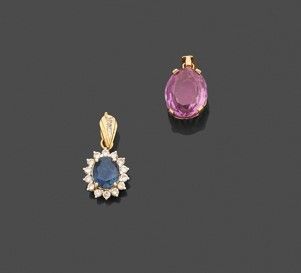 une paire de pendentifs en saphir et diamants