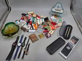 beaucoup d'objets posés sur le sol