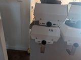 une machine qui se trouve dans le coin d'une pièce