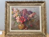 une peinture de fleurs dans un vase sur une table