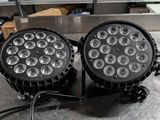 quelques lampes posées sur une table