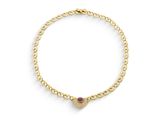 un bracelet en or orné d'un pendentif en forme de cœur et d'une pierre rouge