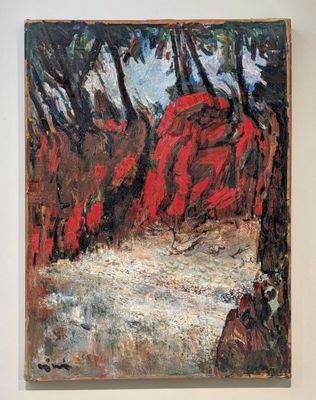 une image représentant un tableau accroché à un mur blanc, avec un parapluie rouge