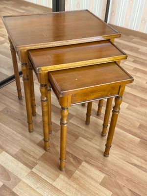 3 tables gigognes