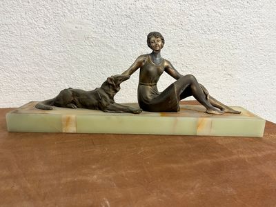 JANLE ( fin XIXe - XXe) Figure féminine et son chien Sujet e…