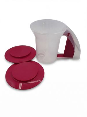 une photo représentant un mixeur rouge et blanc ainsi que des dessous de verre
