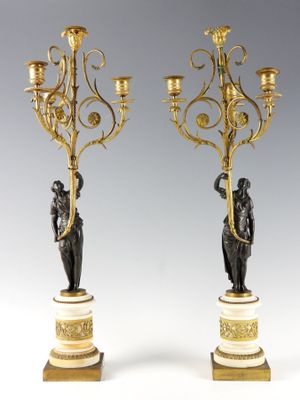 paire de candélabres anciens en bronze et marbre ornés de figures