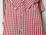 chemise à carreaux vichy rouges et blancs sur fond blanc