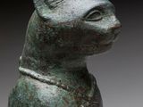 statue of a cat in the form of a statue of a cat
