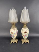 Paire de lampes à pétrole en bronze, laiton et faïence polyc…