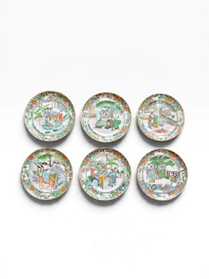 un service de six assiettes chinoises ornées de scènes peintes