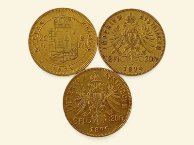 trois pièces d'or sur lesquelles figurent des armoiries