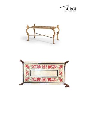 trois meubles, dont un banc, un tapis et un tapis