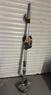 une photo d'un poteau se trouvant dans un garage