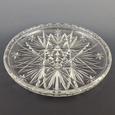 une image représentant une plaque de verre transparent ornée d'un motif en forme d'étoile