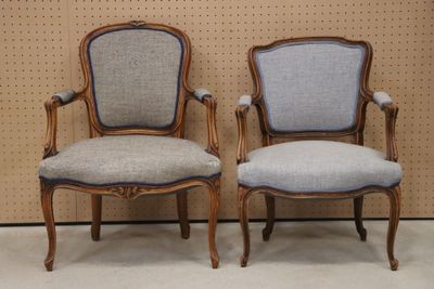 Deux fauteuils cabriolets de style Louis XV