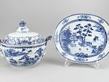 pair of chinese blue and white dishes and covers