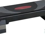 un gros plan d'un tabouret sur fond blanc