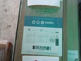 un grand nombre d'appareils électroniques posés sur une table