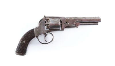 gros plan d'un revolver sur fond blanc