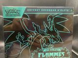 un gros plan sur une boîte de figurines Pokémon posée sur une table