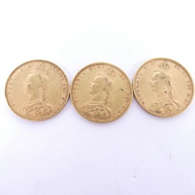 trois souverains en or, dont l'un est un souverain et l'autre un souverain