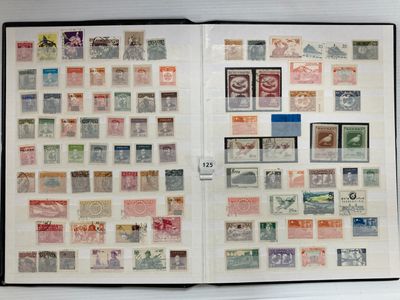 un livre avec beaucoup de timbres