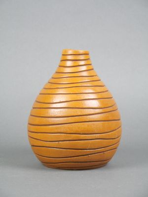 Vase pansu en terre cuite à motif spiralé