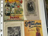 de nombreux livres anciens exposés dans une vitrine