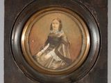 portrait d'une femme en robe noire, dans un cadre en bois