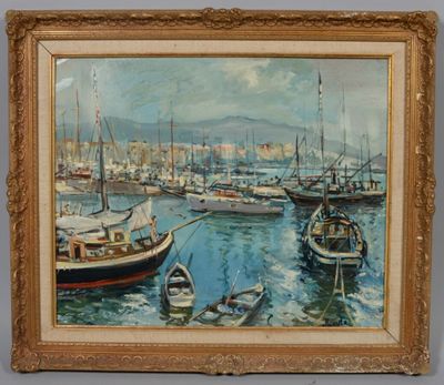 tableau représentant une scène de port avec des bateaux sur l'eau et des montagnes en arrière-plan