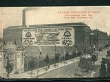 une vieille carte postale représentant un bâtiment sur lequel flotte un drapeau