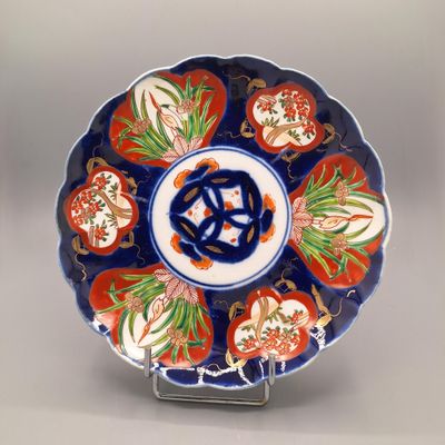 CHINE Lot de quatre assiettes en porcelaine émaillée polychr…