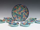 six small bowls and one large bowl are sitting next to each other