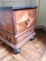 COFFRE rectangulaire en bois noirci et placage de satiné et … (photo 3)