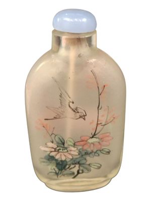 Flacon tabatière en verre à décor d'oiseau en vol et motifs …