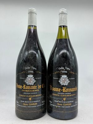 deux bouteilles de vin posées l'une à côté de l'autre sur une table